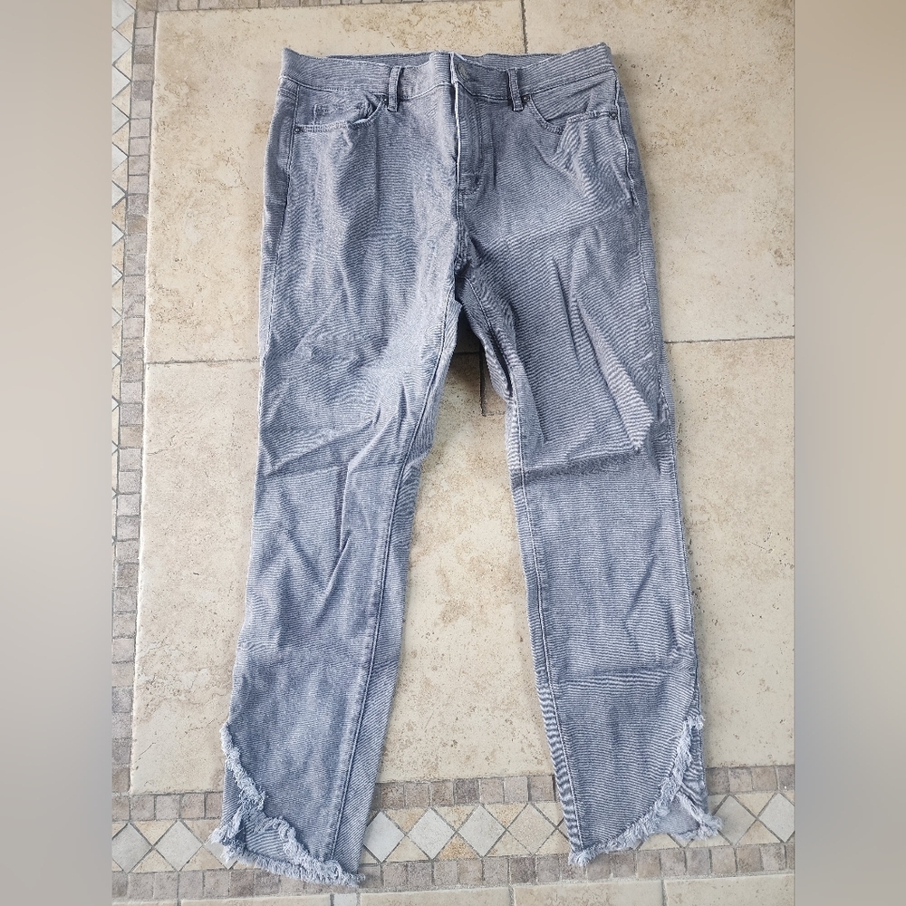 LOFT Outlet Gray Skinny Jeans with Frayed Hem